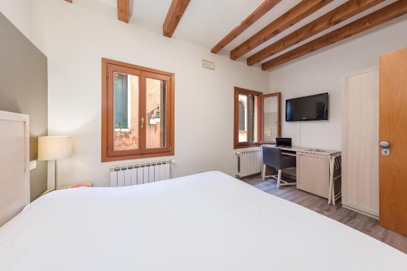 B And B Casanova Ai Tolentini Venise Extérieur photo