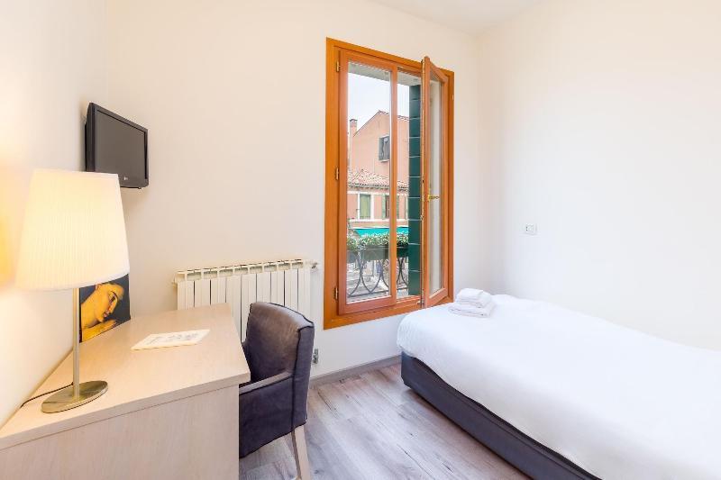 B And B Casanova Ai Tolentini Venise Extérieur photo